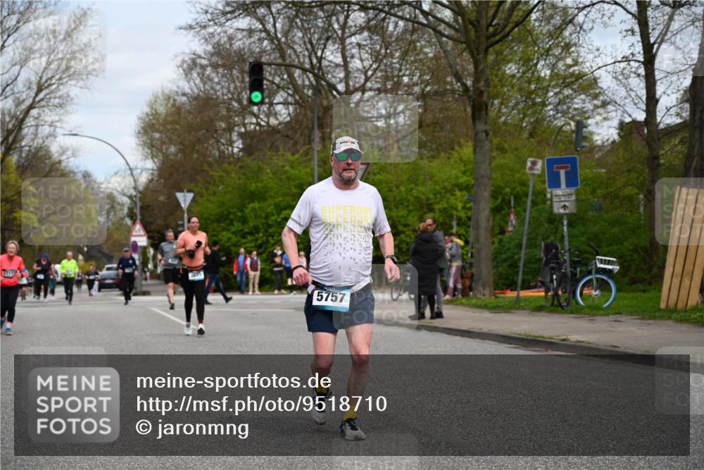 12.04.2026 - 45. Internationalen Wilhelmsburger Insellauf J. Mangold http://msf.ph/oto/9518710 12.04.2026 13:25:15 Ziel 2848, 2258, 2257, 2718, 5152, 5757, 3649, 4604, 4790, 2717, 4431 meine-sportfotos.de