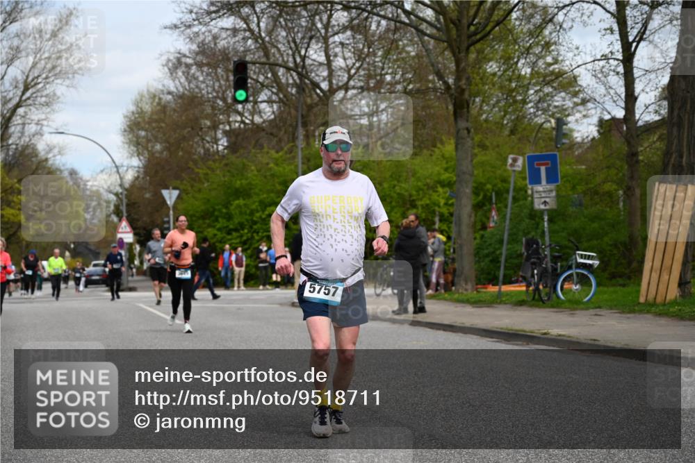 12.04.2026 - 45. Internationalen Wilhelmsburger Insellauf J. Mangold http://msf.ph/oto/9518711 12.04.2026 13:25:15 Ziel 2848, 2258, 2257, 2718, 5152, 5757, 3649, 4604, 4790, 2717, 4431 meine-sportfotos.de
