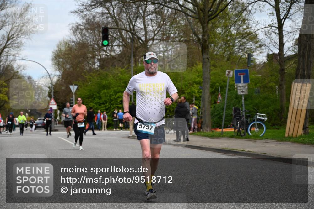 12.04.2026 - 45. Internationalen Wilhelmsburger Insellauf J. Mangold http://msf.ph/oto/9518712 12.04.2026 13:25:15 Ziel 2848, 2258, 2257, 2718, 5152, 5757, 3649, 4604, 4790, 2717, 4431 meine-sportfotos.de