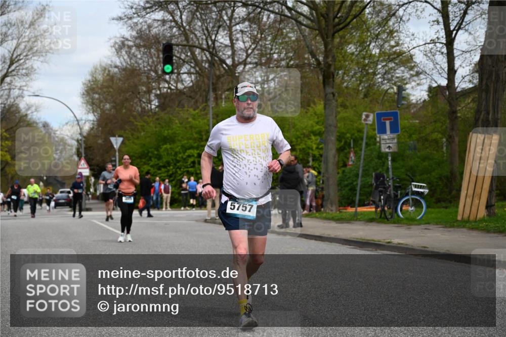 12.04.2026 - 45. Internationalen Wilhelmsburger Insellauf J. Mangold http://msf.ph/oto/9518713 12.04.2026 13:25:15 Ziel 2848, 2258, 2257, 2718, 5152, 5757, 3649, 4604, 4790, 2717, 4431 meine-sportfotos.de