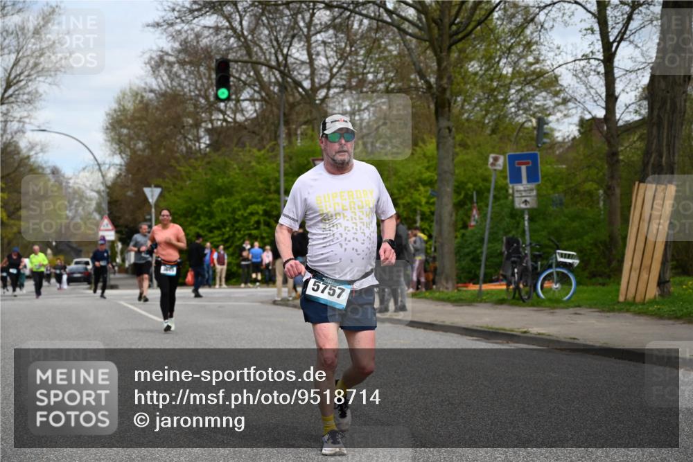 12.04.2026 - 45. Internationalen Wilhelmsburger Insellauf J. Mangold http://msf.ph/oto/9518714 12.04.2026 13:25:16 Ziel 2848, 2258, 2257, 2718, 5152, 5757, 3649, 3649, 4604, 4790, 2717, 4431 meine-sportfotos.de