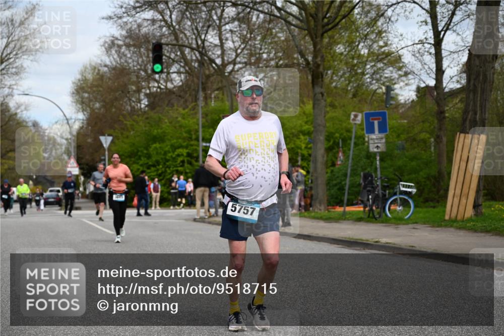 12.04.2026 - 45. Internationalen Wilhelmsburger Insellauf J. Mangold http://msf.ph/oto/9518715 12.04.2026 13:25:16 Ziel 2848, 2258, 2257, 2718, 5152, 5757, 3649, 3649, 4604, 4790, 2717, 4431 meine-sportfotos.de