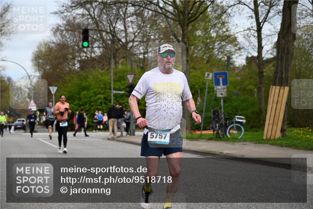 12.04.2026 - 45. Internationalen Wilhelmsburger Insellauf J. Mangold http://msf.ph/oto/9518718 12.04.2026 13:25:16 Ziel 2848, 2258, 2257, 2718, 5152, 5757, 3649, 3649, 4604, 4790, 2717, 4431 meine-sportfotos.de
