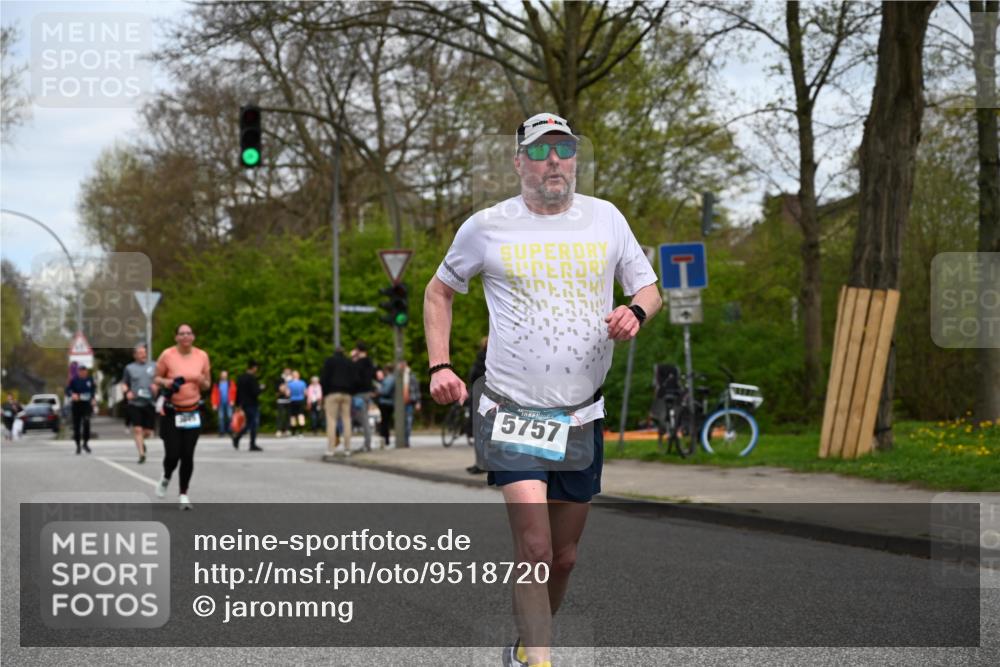 12.04.2026 - 45. Internationalen Wilhelmsburger Insellauf J. Mangold http://msf.ph/oto/9518720 12.04.2026 13:25:16 Ziel 2848, 2258, 2257, 2718, 5152, 5757, 3649, 3649, 4604, 4790, 2717, 4431 meine-sportfotos.de