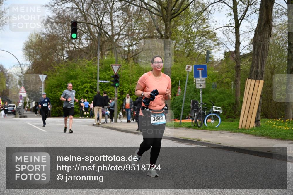 12.04.2026 - 45. Internationalen Wilhelmsburger Insellauf J. Mangold http://msf.ph/oto/9518724 12.04.2026 13:25:19 Ziel 2848, 2258, 2257, 2718, 5152, 5757, 3649, 4604, 4604, 4790, 2717, 4431, 3023, 3024 meine-sportfotos.de