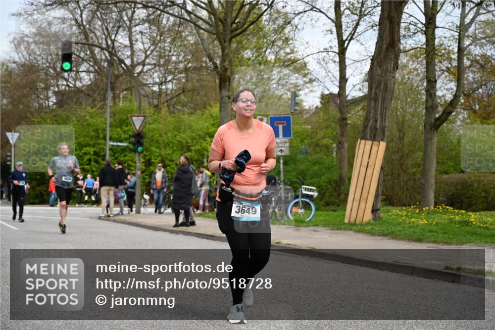 12.04.2026 - 45. Internationalen Wilhelmsburger Insellauf J. Mangold http://msf.ph/oto/9518728 12.04.2026 13:25:20 Ziel 2848, 2258, 2257, 2718, 5152, 5757, 3649, 4604, 4790, 2717, 4431, 3023, 3024 meine-sportfotos.de