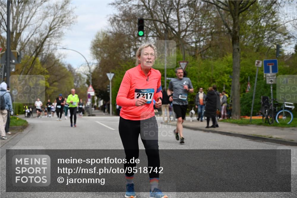 12.04.2026 - 45. Internationalen Wilhelmsburger Insellauf J. Mangold http://msf.ph/oto/9518742 12.04.2026 13:25:22 Ziel 2848, 2258, 2257, 2718, 5152, 5757, 3649, 4604, 4790, 2717, 2717, 4431, 3023, 3024, 2881 meine-sportfotos.de