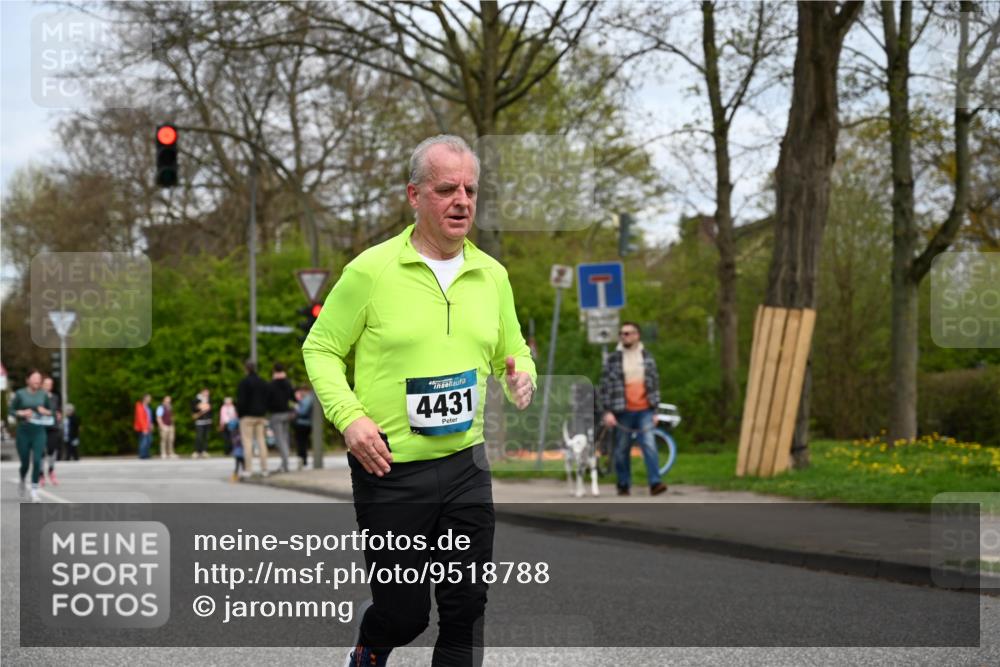 12.04.2026 - 45. Internationalen Wilhelmsburger Insellauf J. Mangold http://msf.ph/oto/9518788 12.04.2026 13:25:30 Ziel 2848, 2258, 2257, 2718, 5152, 5757, 3649, 4604, 4790, 2717, 4431, 3023, 3023, 3024, 2881, 4064, 4684 meine-sportfotos.de