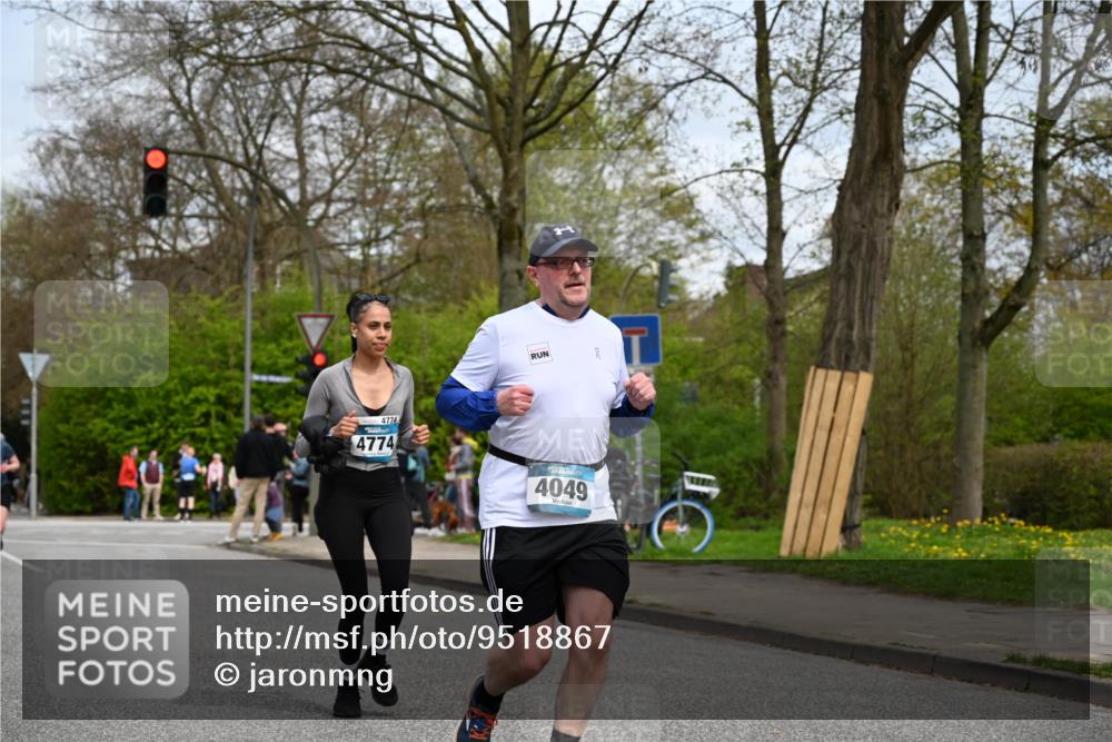 12.04.2026 - 45. Internationalen Wilhelmsburger Insellauf J. Mangold http://msf.ph/oto/9518867 12.04.2026 13:25:54 Ziel 4604, 4790, 2717, 4431, 3023, 3024, 2881, 4064, 4684, 2298, 4839, 4840, 4774, 4881, 4049, 4049, 4411, 5206, 2360, 5245 meine-sportfotos.de