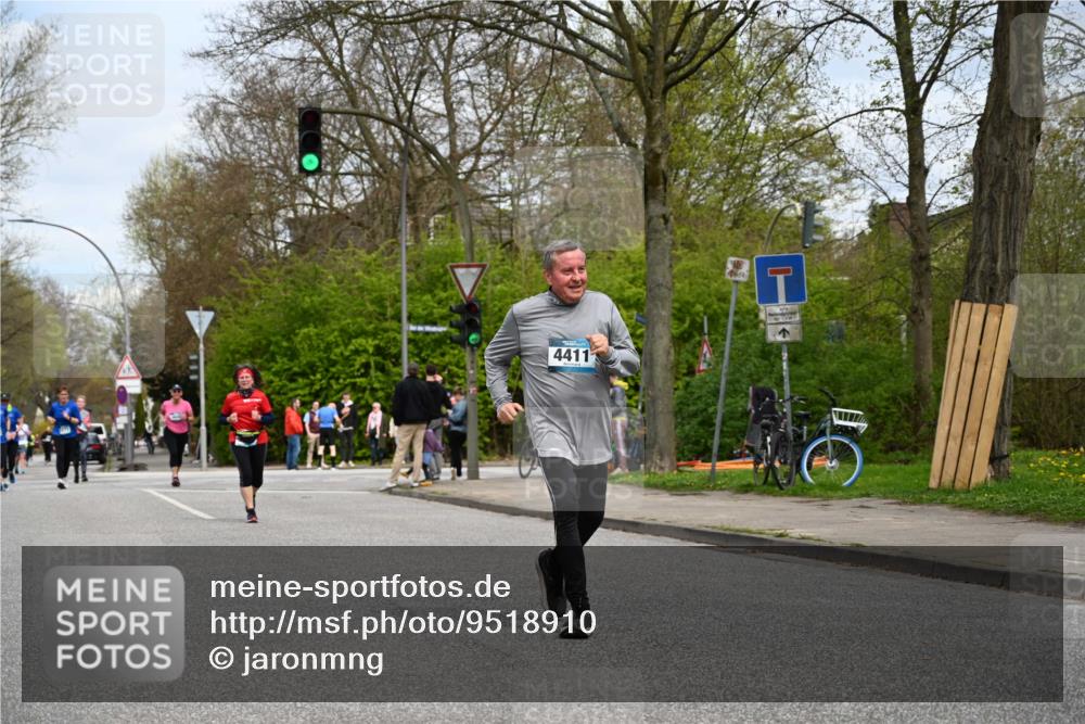 12.04.2026 - 45. Internationalen Wilhelmsburger Insellauf J. Mangold http://msf.ph/oto/9518910 12.04.2026 13:26:02 Ziel 4431, 3023, 3024, 2881, 4064, 4684, 2298, 4839, 4840, 4774, 4881, 4049, 4411, 4411, 5206, 2360, 5245, 2933, 2359, 4124, 2980, 3640 meine-sportfotos.de