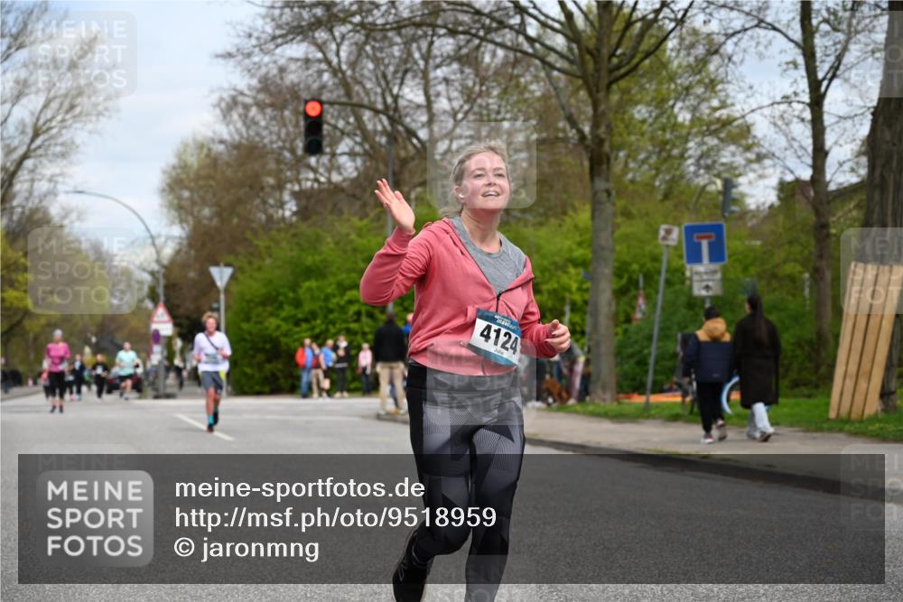 12.04.2026 - 45. Internationalen Wilhelmsburger Insellauf J. Mangold http://msf.ph/oto/9518959 12.04.2026 13:26:16 Ziel 2298, 4839, 4840, 4774, 4881, 4049, 4411, 5206, 2360, 5245, 2933, 2359, 4124, 2980, 3640 meine-sportfotos.de