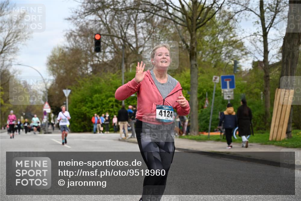 12.04.2026 - 45. Internationalen Wilhelmsburger Insellauf J. Mangold http://msf.ph/oto/9518960 12.04.2026 13:26:16 Ziel 2298, 4839, 4840, 4774, 4881, 4049, 4411, 5206, 2360, 5245, 2933, 2359, 4124, 2980, 3640 meine-sportfotos.de