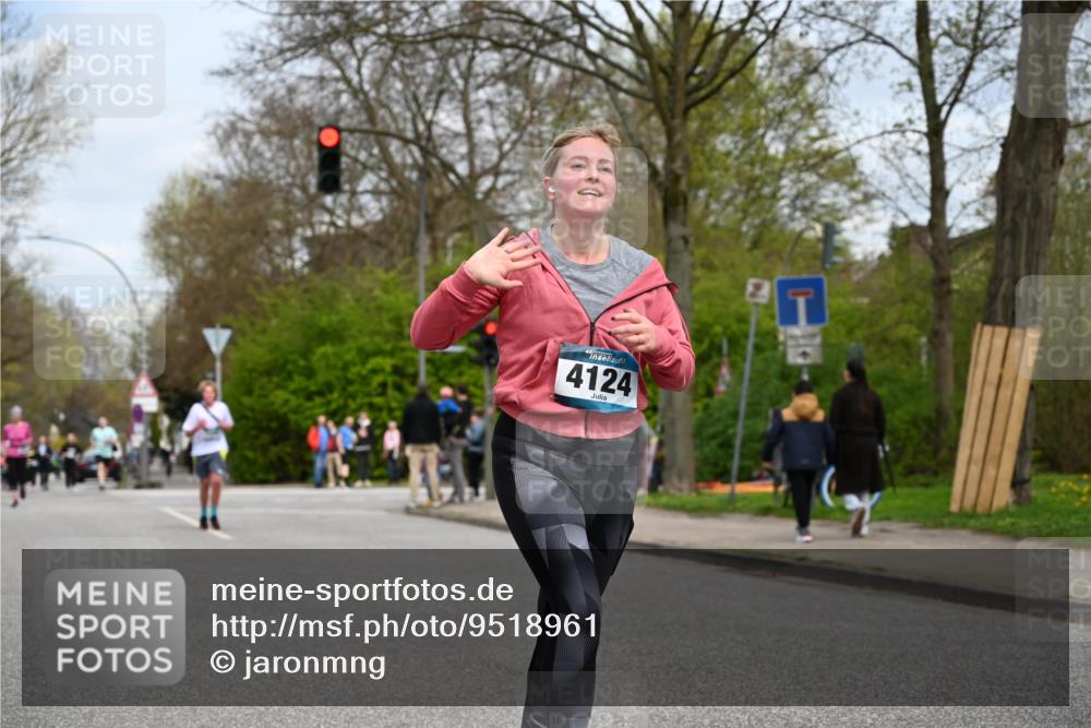 12.04.2026 - 45. Internationalen Wilhelmsburger Insellauf J. Mangold http://msf.ph/oto/9518961 12.04.2026 13:26:16 Ziel 2298, 4839, 4840, 4774, 4881, 4049, 4411, 5206, 2360, 5245, 2933, 2359, 4124, 2980, 3640 meine-sportfotos.de