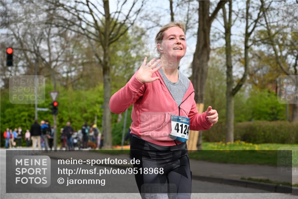 12.04.2026 - 45. Internationalen Wilhelmsburger Insellauf J. Mangold http://msf.ph/oto/9518968 12.04.2026 13:26:17 Ziel 2298, 4839, 4840, 4774, 4881, 4049, 4411, 5206, 2360, 5206, 2360, 5245, 2933, 2359, 4124, 2980, 3640 meine-sportfotos.de