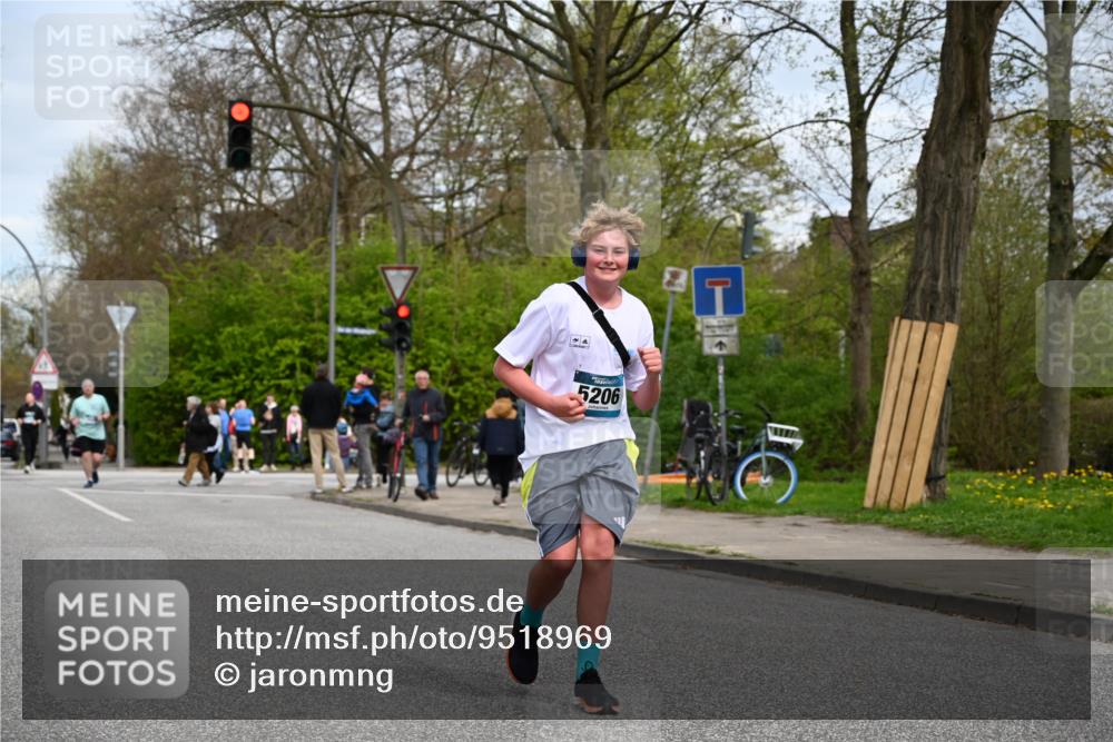 12.04.2026 - 45. Internationalen Wilhelmsburger Insellauf J. Mangold http://msf.ph/oto/9518969 12.04.2026 13:26:23 Ziel 4839, 4840, 4774, 4881, 4049, 4411, 5206, 2360, 5245, 2933, 2359, 4124, 2980, 3640, 2721, 3756, 3755 meine-sportfotos.de