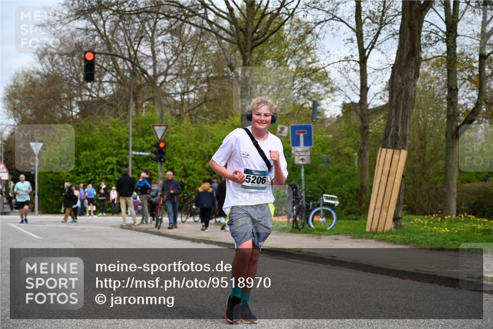 12.04.2026 - 45. Internationalen Wilhelmsburger Insellauf J. Mangold http://msf.ph/oto/9518970 12.04.2026 13:26:23 Ziel 4839, 4840, 4774, 4881, 4049, 4411, 5206, 2360, 5245, 2933, 2359, 4124, 2980, 3640, 2721, 3756, 3755 meine-sportfotos.de