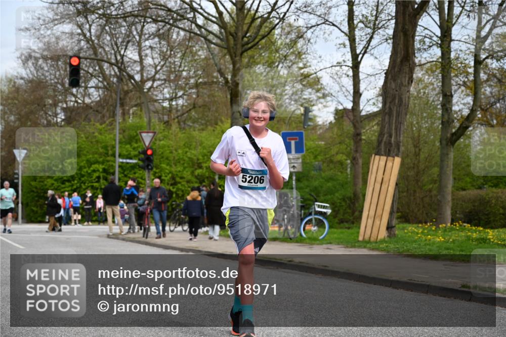 12.04.2026 - 45. Internationalen Wilhelmsburger Insellauf J. Mangold http://msf.ph/oto/9518971 12.04.2026 13:26:23 Ziel 4839, 4840, 4774, 4881, 4049, 4411, 5206, 2360, 5245, 2933, 2359, 4124, 2980, 3640, 2721, 3756, 3755 meine-sportfotos.de