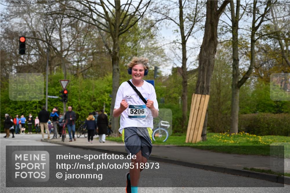 12.04.2026 - 45. Internationalen Wilhelmsburger Insellauf J. Mangold http://msf.ph/oto/9518973 12.04.2026 13:26:23 Ziel 4839, 4840, 4774, 4881, 4049, 4411, 5206, 2360, 5245, 2933, 2359, 4124, 2980, 3640, 2721, 3756, 3755 meine-sportfotos.de