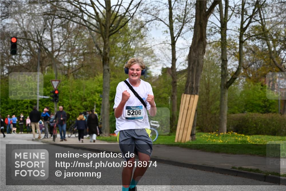 12.04.2026 - 45. Internationalen Wilhelmsburger Insellauf J. Mangold http://msf.ph/oto/9518974 12.04.2026 13:26:23 Ziel 4839, 4840, 4774, 4881, 4049, 4411, 5206, 2360, 5245, 2933, 2359, 4124, 2980, 3640, 2721, 3756, 3755 meine-sportfotos.de