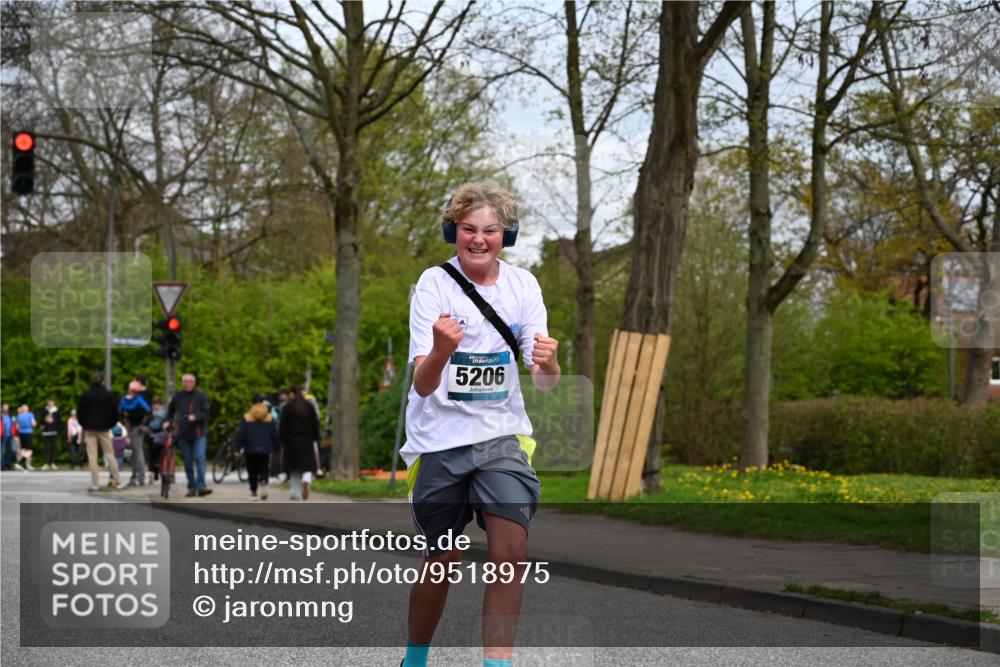 12.04.2026 - 45. Internationalen Wilhelmsburger Insellauf J. Mangold http://msf.ph/oto/9518975 12.04.2026 13:26:23 Ziel 4839, 4840, 4774, 4881, 4049, 4411, 5206, 2360, 5245, 2933, 2359, 4124, 2980, 3640, 2721, 3756, 3755 meine-sportfotos.de