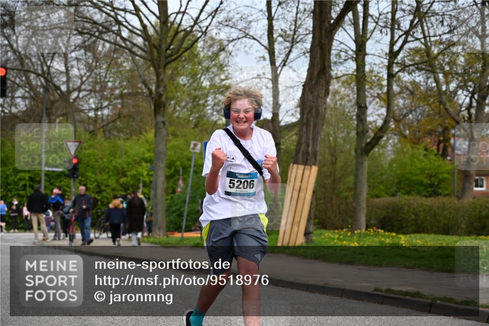 12.04.2026 - 45. Internationalen Wilhelmsburger Insellauf J. Mangold http://msf.ph/oto/9518976 12.04.2026 13:26:23 Ziel 4839, 4840, 4774, 4881, 4049, 4411, 5206, 2360, 5245, 2933, 2359, 4124, 2980, 3640, 2721, 3756, 3755 meine-sportfotos.de