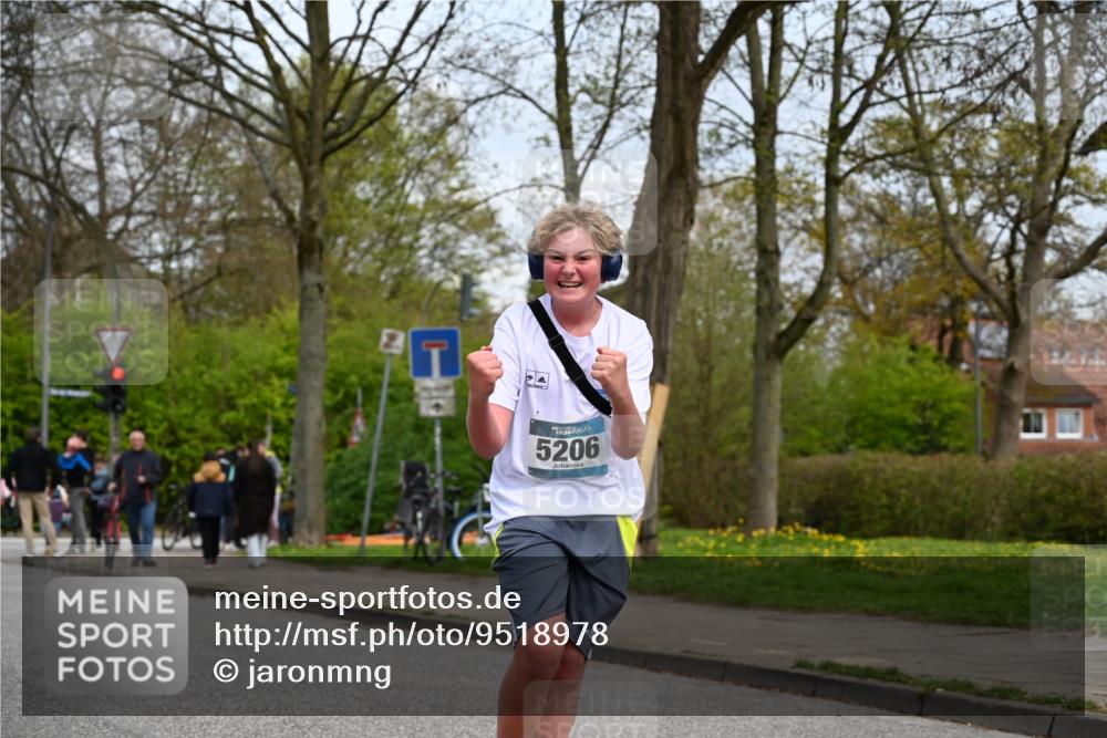 12.04.2026 - 45. Internationalen Wilhelmsburger Insellauf J. Mangold http://msf.ph/oto/9518978 12.04.2026 13:26:23 Ziel 4839, 4840, 4774, 4881, 4049, 4411, 5206, 2360, 5245, 2933, 2359, 4124, 2980, 3640, 2721, 3756, 3755 meine-sportfotos.de