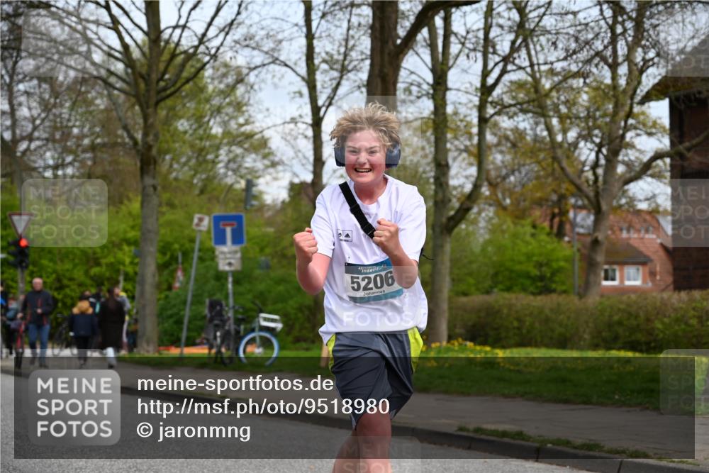 12.04.2026 - 45. Internationalen Wilhelmsburger Insellauf J. Mangold http://msf.ph/oto/9518980 12.04.2026 13:26:24 Ziel 4774, 4881, 4049, 4411, 5206, 2360, 5245, 2933, 2359, 4124, 2980, 3640, 3640, 2721, 3756, 3755 meine-sportfotos.de