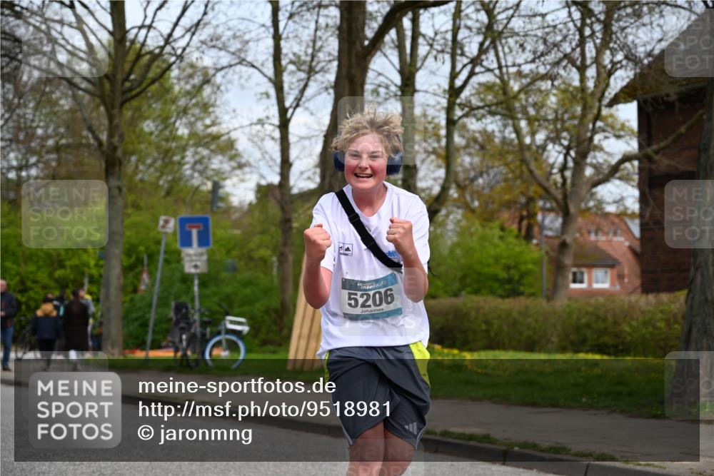 12.04.2026 - 45. Internationalen Wilhelmsburger Insellauf J. Mangold http://msf.ph/oto/9518981 12.04.2026 13:26:24 Ziel 4774, 4881, 4049, 4411, 5206, 2360, 5245, 2933, 2359, 4124, 2980, 3640, 3640, 2721, 3756, 3755 meine-sportfotos.de