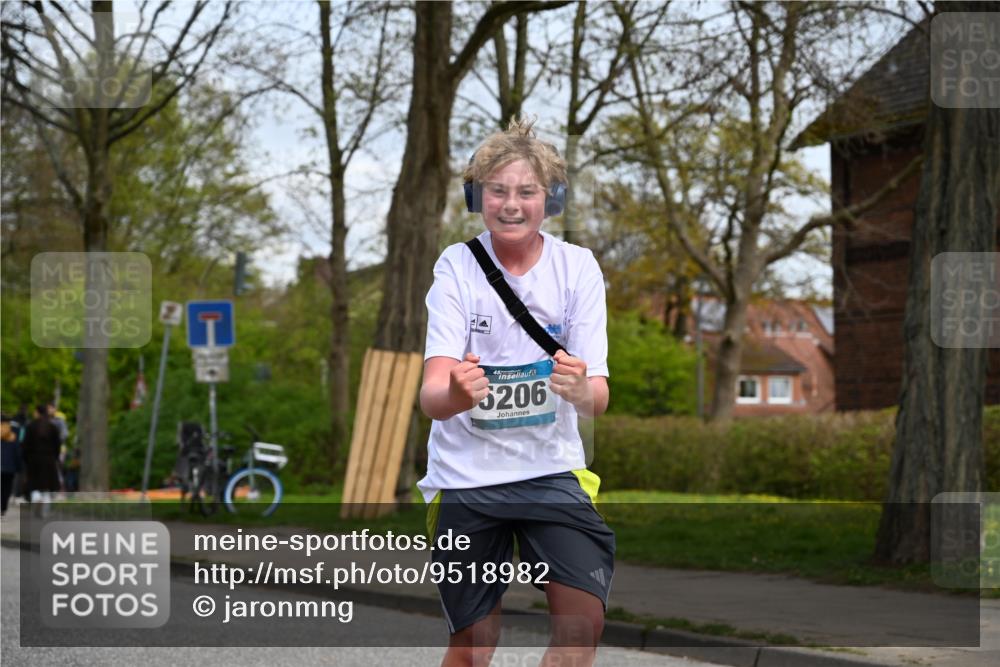 12.04.2026 - 45. Internationalen Wilhelmsburger Insellauf J. Mangold http://msf.ph/oto/9518982 12.04.2026 13:26:24 Ziel 4774, 4881, 4049, 4411, 5206, 2360, 5245, 2933, 2359, 4124, 2980, 3640, 3640, 2721, 3756, 3755 meine-sportfotos.de
