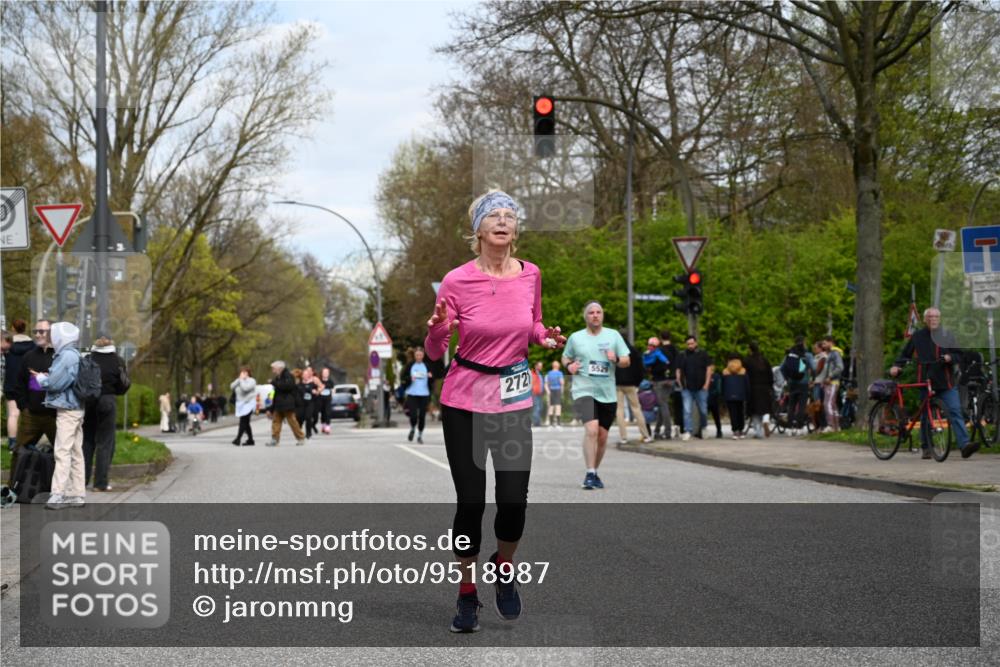 12.04.2026 - 45. Internationalen Wilhelmsburger Insellauf J. Mangold http://msf.ph/oto/9518987 12.04.2026 13:26:29 Ziel 4881, 4049, 4411, 5206, 2360, 5245, 2933, 2359, 4124, 2980, 3640, 2721, 3756, 3755, 2968 meine-sportfotos.de
