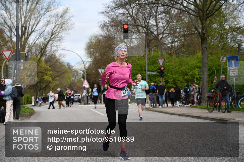 12.04.2026 - 45. Internationalen Wilhelmsburger Insellauf J. Mangold http://msf.ph/oto/9518989 12.04.2026 13:26:29 Ziel 4881, 4049, 4411, 5206, 2360, 5245, 2933, 2359, 4124, 2980, 3640, 2721, 3756, 3755, 2968 meine-sportfotos.de