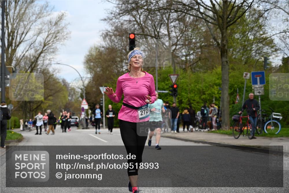 12.04.2026 - 45. Internationalen Wilhelmsburger Insellauf J. Mangold http://msf.ph/oto/9518993 12.04.2026 13:26:29 Ziel 4881, 4049, 4411, 5206, 2360, 5245, 2933, 2359, 4124, 2980, 3640, 2721, 3756, 3755, 2968 meine-sportfotos.de
