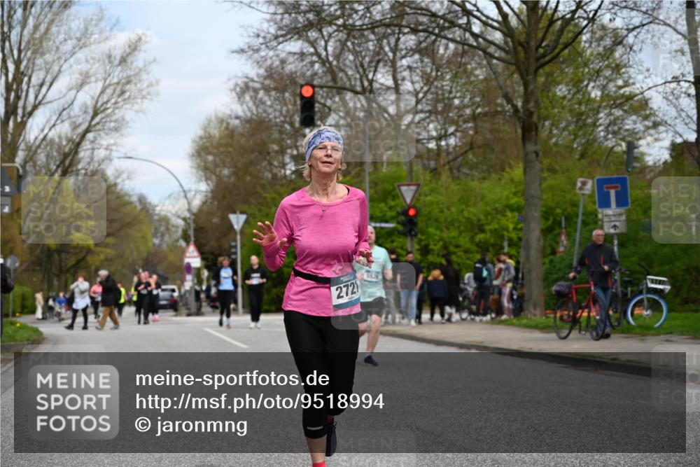 12.04.2026 - 45. Internationalen Wilhelmsburger Insellauf J. Mangold http://msf.ph/oto/9518994 12.04.2026 13:26:29 Ziel 4881, 4049, 4411, 5206, 2360, 5245, 2933, 2359, 4124, 2980, 3640, 2721, 3756, 3755, 2968 meine-sportfotos.de