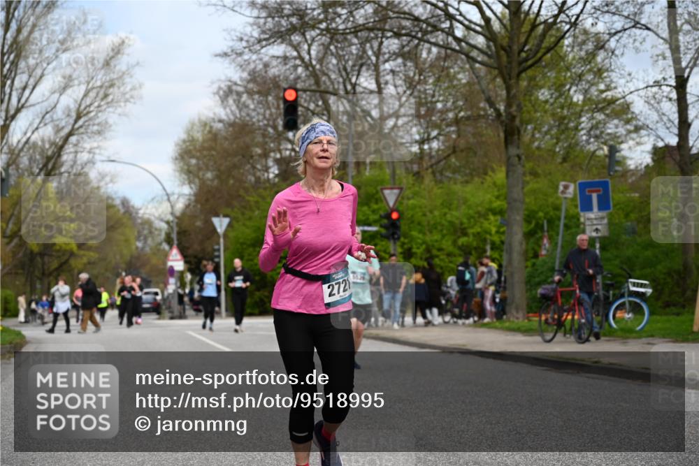 12.04.2026 - 45. Internationalen Wilhelmsburger Insellauf J. Mangold http://msf.ph/oto/9518995 12.04.2026 13:26:29 Ziel 4881, 4049, 4411, 5206, 2360, 5245, 2933, 2359, 4124, 2980, 3640, 2721, 3756, 3755, 2968 meine-sportfotos.de