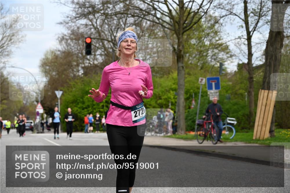 12.04.2026 - 45. Internationalen Wilhelmsburger Insellauf J. Mangold http://msf.ph/oto/9519001 12.04.2026 13:26:30 Ziel 4049, 4411, 5206, 2360, 5245, 2933, 2359, 4124, 2980, 3640, 2721, 3756, 3755, 2968 meine-sportfotos.de