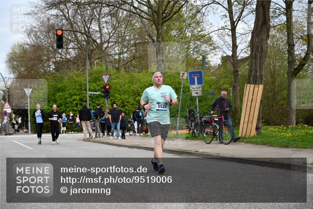 12.04.2026 - 45. Internationalen Wilhelmsburger Insellauf J. Mangold http://msf.ph/oto/9519006 12.04.2026 13:26:32 Ziel 4411, 5206, 2360, 5245, 2933, 2359, 4124, 2980, 3640, 2721, 3756, 3755, 3756, 3755, 2968, 2306 meine-sportfotos.de