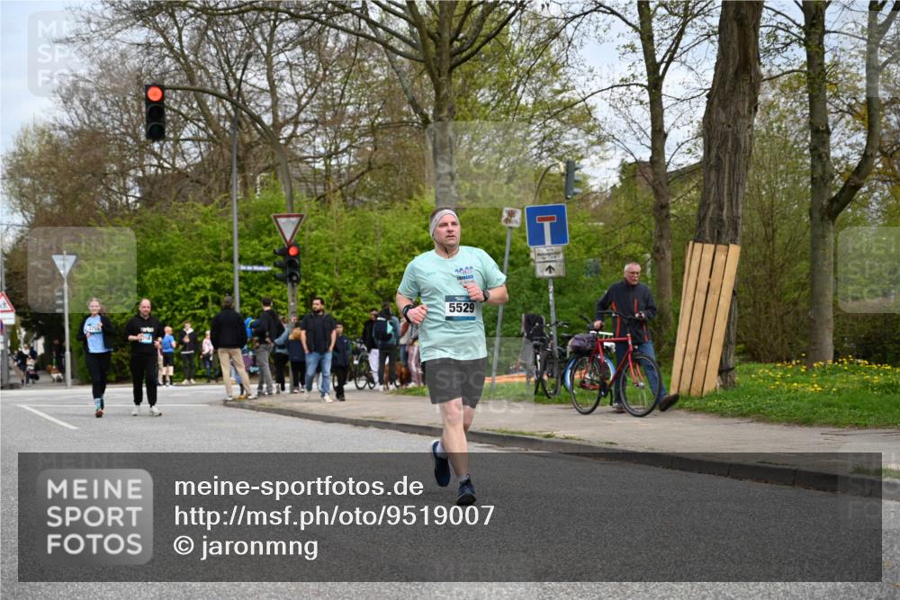 12.04.2026 - 45. Internationalen Wilhelmsburger Insellauf J. Mangold http://msf.ph/oto/9519007 12.04.2026 13:26:32 Ziel 4411, 5206, 2360, 5245, 2933, 2359, 4124, 2980, 3640, 2721, 3756, 3755, 3756, 3755, 2968, 2306 meine-sportfotos.de