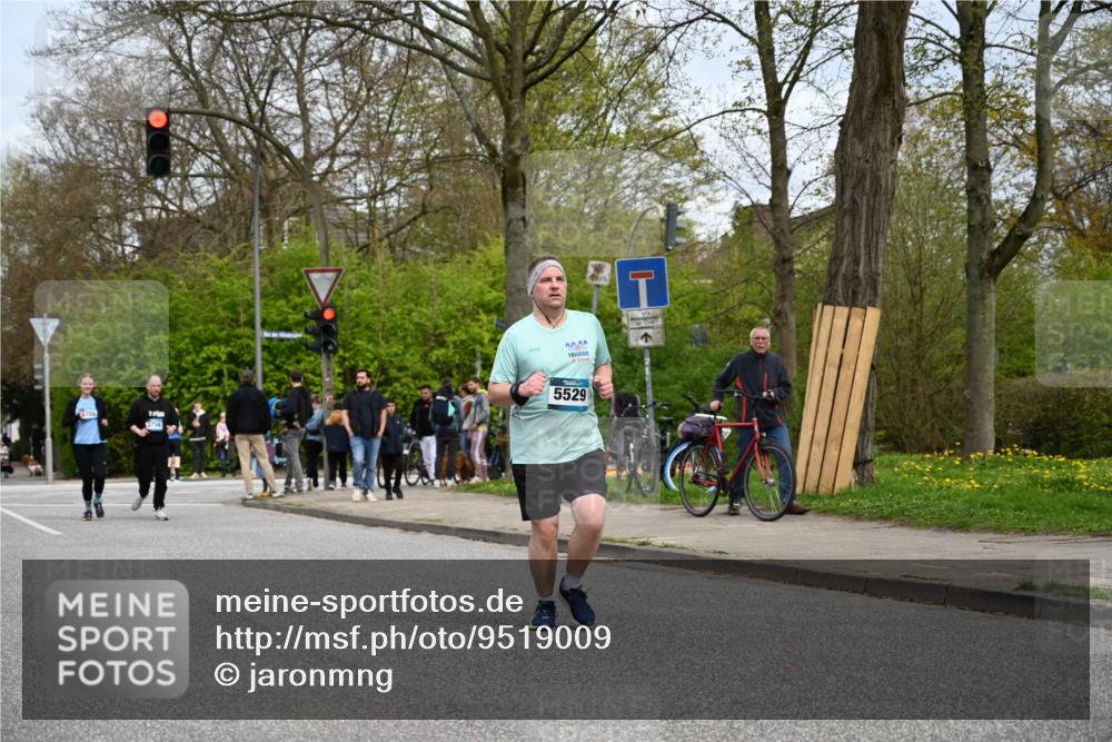 12.04.2026 - 45. Internationalen Wilhelmsburger Insellauf J. Mangold http://msf.ph/oto/9519009 12.04.2026 13:26:32 Ziel 4411, 5206, 2360, 5245, 2933, 2359, 4124, 2980, 3640, 2721, 3756, 3755, 3756, 3755, 2968, 2306 meine-sportfotos.de