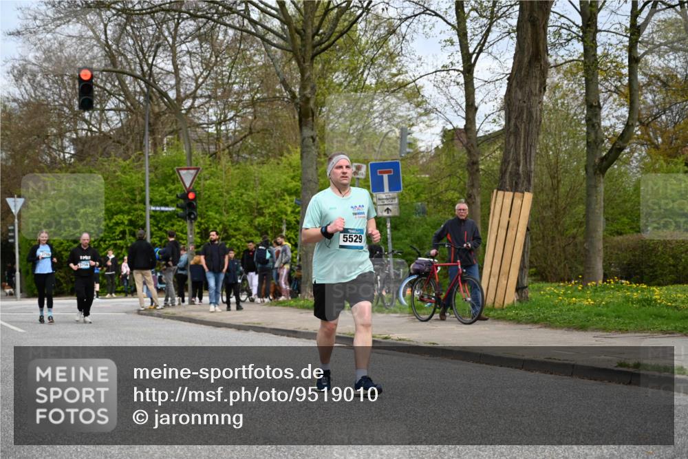 12.04.2026 - 45. Internationalen Wilhelmsburger Insellauf J. Mangold http://msf.ph/oto/9519010 12.04.2026 13:26:32 Ziel 4411, 5206, 2360, 5245, 2933, 2359, 4124, 2980, 3640, 2721, 3756, 3755, 3756, 3755, 2968, 2306 meine-sportfotos.de