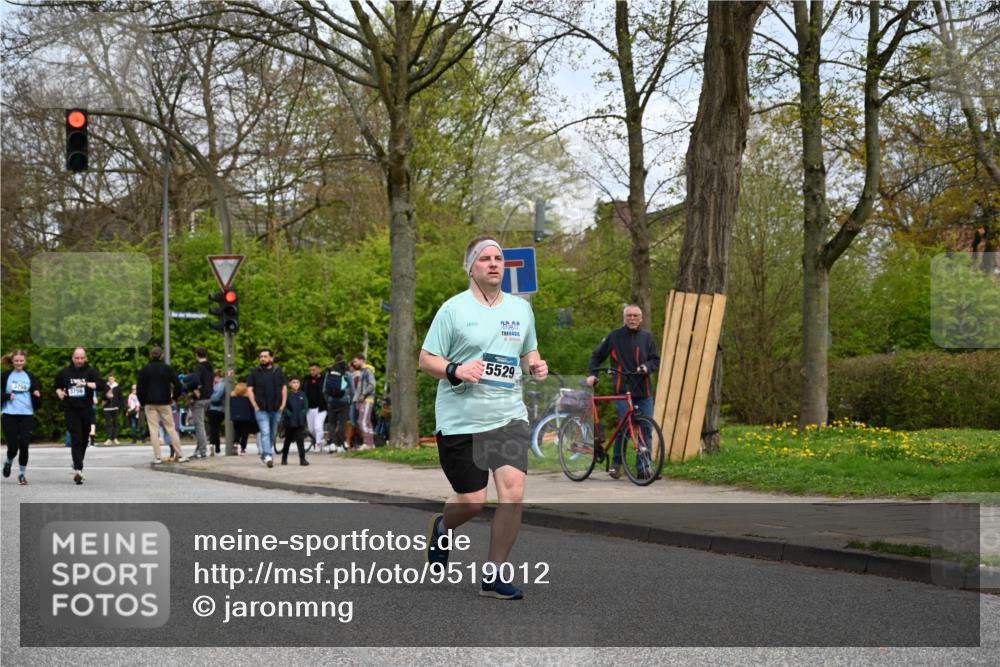 12.04.2026 - 45. Internationalen Wilhelmsburger Insellauf J. Mangold http://msf.ph/oto/9519012 12.04.2026 13:26:32 Ziel 4411, 5206, 2360, 5245, 2933, 2359, 4124, 2980, 3640, 2721, 3756, 3755, 3756, 3755, 2968, 2306 meine-sportfotos.de