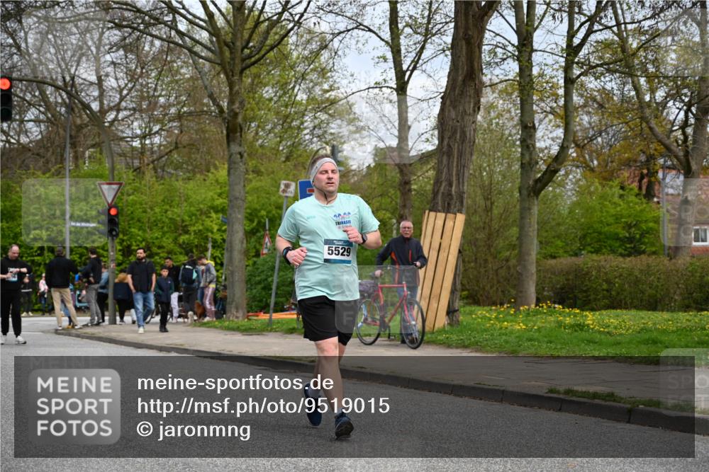 12.04.2026 - 45. Internationalen Wilhelmsburger Insellauf J. Mangold http://msf.ph/oto/9519015 12.04.2026 13:26:32 Ziel 4411, 5206, 2360, 5245, 2933, 2359, 4124, 2980, 3640, 2721, 3756, 3755, 3756, 3755, 2968, 2306 meine-sportfotos.de