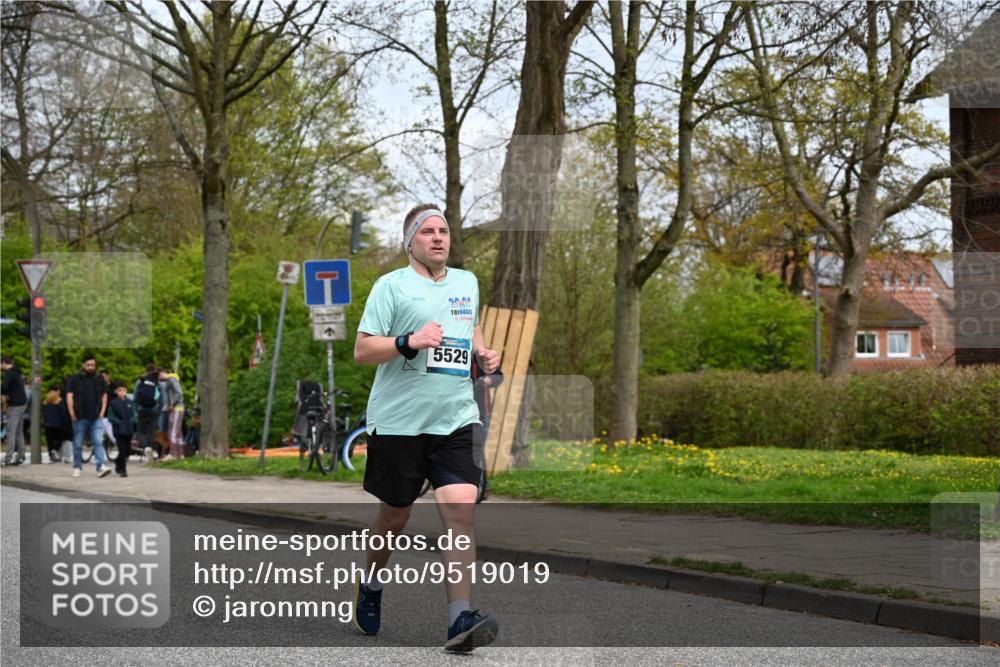 12.04.2026 - 45. Internationalen Wilhelmsburger Insellauf J. Mangold http://msf.ph/oto/9519019 12.04.2026 13:26:33 Ziel 4411, 5206, 2360, 5245, 2933, 2359, 4124, 2980, 3640, 2721, 3756, 3755, 2968, 2306 meine-sportfotos.de