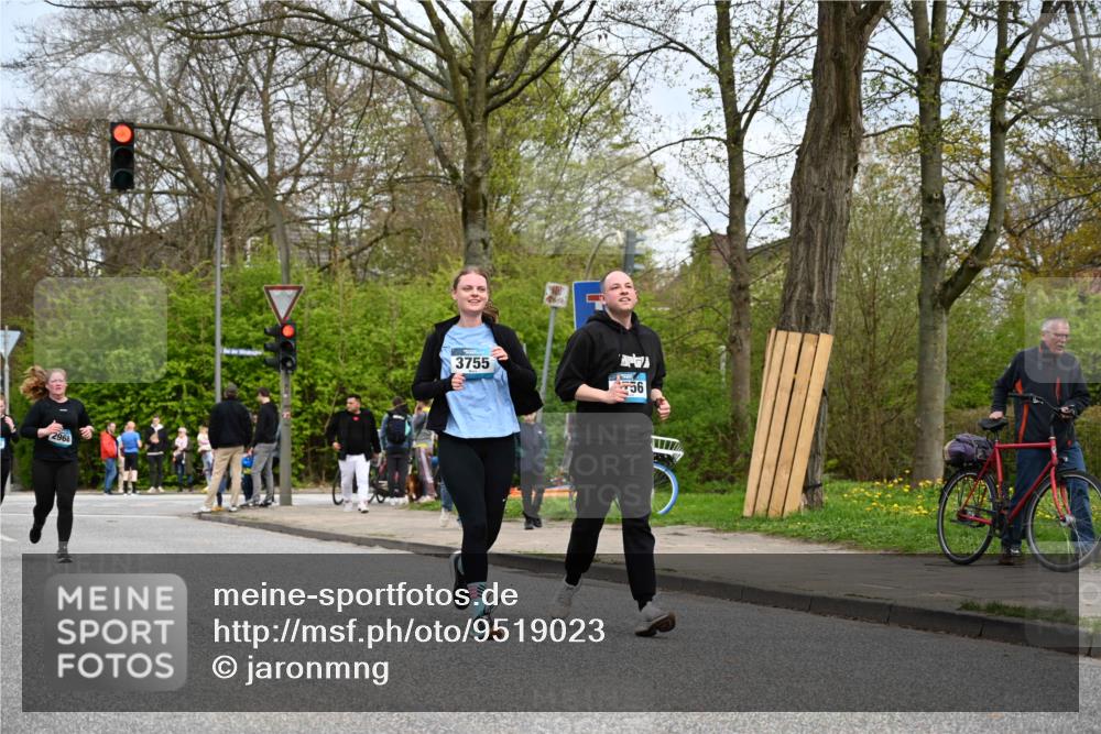 12.04.2026 - 45. Internationalen Wilhelmsburger Insellauf J. Mangold http://msf.ph/oto/9519023 12.04.2026 13:26:38 Ziel 4411, 5206, 2360, 5245, 2933, 2359, 4124, 2980, 3640, 2721, 3756, 3755, 2968, 2306, 2969, 3888 meine-sportfotos.de