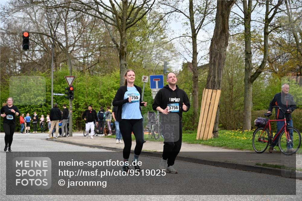 12.04.2026 - 45. Internationalen Wilhelmsburger Insellauf J. Mangold http://msf.ph/oto/9519025 12.04.2026 13:26:38 Ziel 4411, 5206, 2360, 5245, 2933, 2359, 4124, 2980, 3640, 2721, 3756, 3755, 2968, 2306, 2969, 3888 meine-sportfotos.de