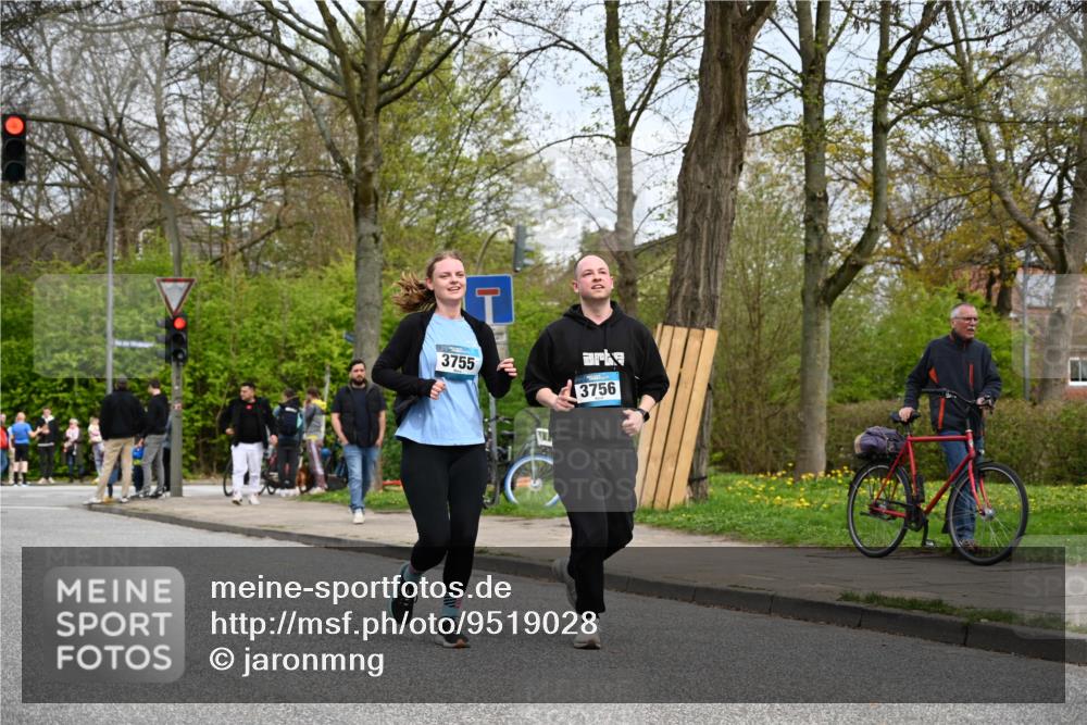 12.04.2026 - 45. Internationalen Wilhelmsburger Insellauf J. Mangold http://msf.ph/oto/9519028 12.04.2026 13:26:38 Ziel 4411, 5206, 2360, 5245, 2933, 2359, 4124, 2980, 3640, 2721, 3756, 3755, 2968, 2306, 2969, 3888 meine-sportfotos.de