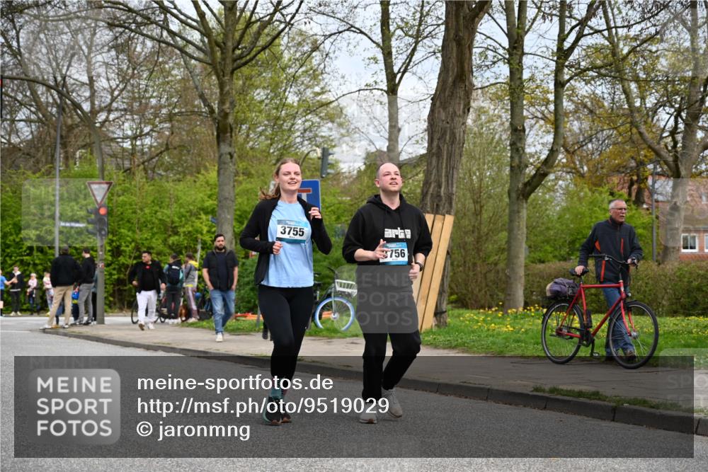 12.04.2026 - 45. Internationalen Wilhelmsburger Insellauf J. Mangold http://msf.ph/oto/9519029 12.04.2026 13:26:38 Ziel 4411, 5206, 2360, 5245, 2933, 2359, 4124, 2980, 3640, 2721, 3756, 3755, 2968, 2306, 2969, 3888 meine-sportfotos.de