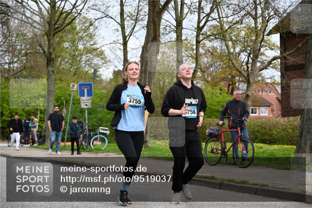 12.04.2026 - 45. Internationalen Wilhelmsburger Insellauf J. Mangold http://msf.ph/oto/9519037 12.04.2026 13:26:39 Ziel 4411, 5206, 2360, 5245, 2933, 2359, 4124, 2980, 3640, 2721, 3756, 3755, 2968, 2306, 2969, 3888, 3960, 3955 meine-sportfotos.de