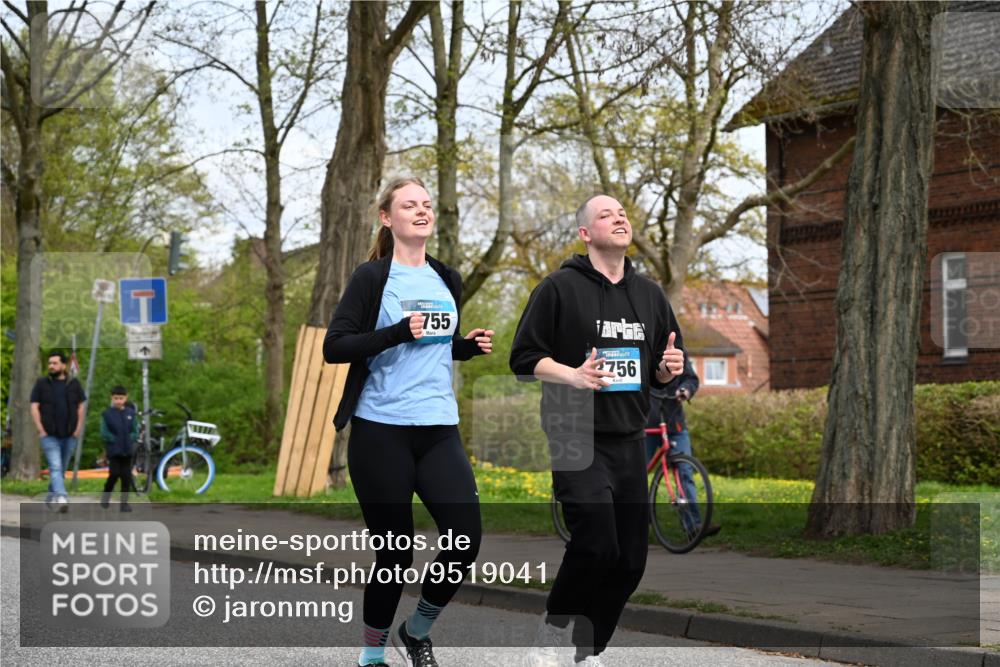 12.04.2026 - 45. Internationalen Wilhelmsburger Insellauf J. Mangold http://msf.ph/oto/9519041 12.04.2026 13:26:39 Ziel 4411, 5206, 2360, 5245, 2933, 2359, 4124, 2980, 3640, 2721, 3756, 3755, 2968, 2306, 2969, 3888, 3960, 3955 meine-sportfotos.de