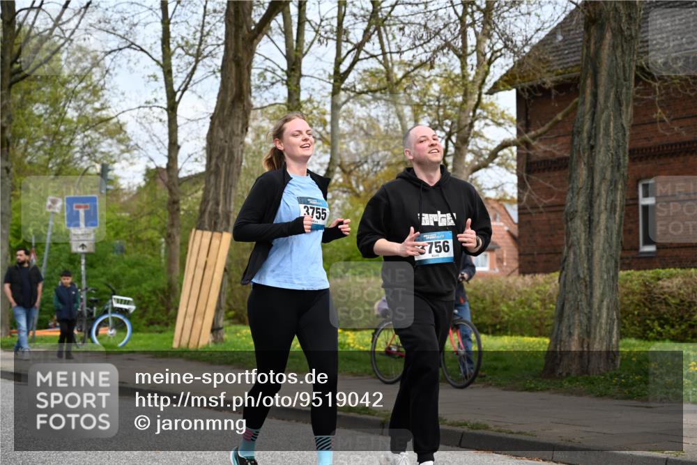 12.04.2026 - 45. Internationalen Wilhelmsburger Insellauf J. Mangold http://msf.ph/oto/9519042 12.04.2026 13:26:39 Ziel 4411, 5206, 2360, 5245, 2933, 2359, 4124, 2980, 3640, 2721, 3756, 3755, 2968, 2306, 2969, 3888, 3960, 3955 meine-sportfotos.de