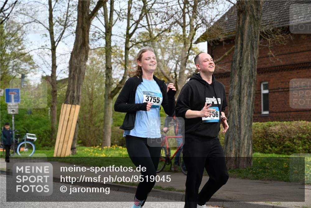 12.04.2026 - 45. Internationalen Wilhelmsburger Insellauf J. Mangold http://msf.ph/oto/9519045 12.04.2026 13:26:40 Ziel 5206, 2360, 5245, 2933, 2359, 4124, 2980, 3640, 2721, 3756, 3755, 2968, 2306, 2969, 3888, 3960, 3955 meine-sportfotos.de